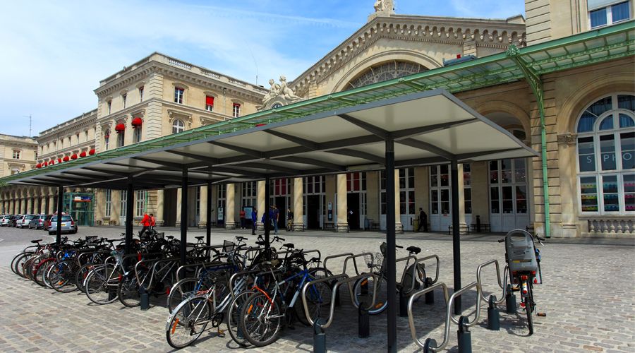 Stationnement vélos dans les gares et pôles d’échanges : clé de voûte de l’intermodalité alvéole plus